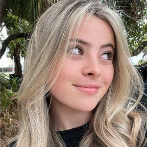 Meet your Posher, Adelina